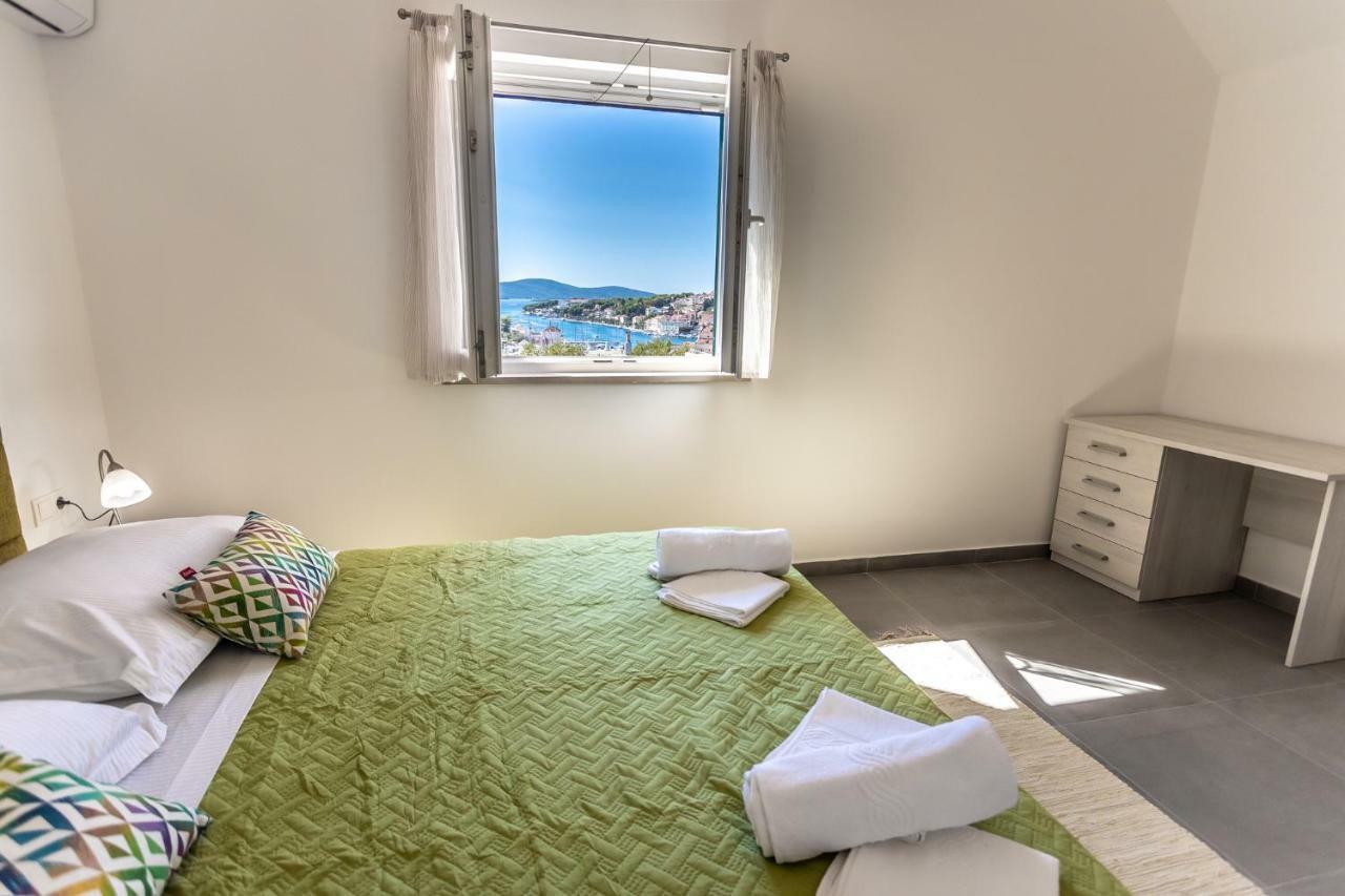 Villa Decima Milna  Buitenkant foto