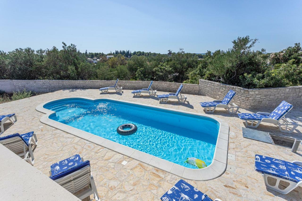 Villa Decima Milna  Buitenkant foto